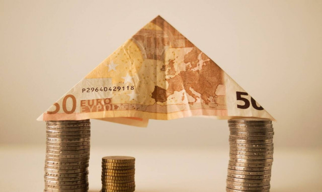 Έρχεται μπαράζ πληρωμών: Ποιοι και πόσα χρήματα θα δουν στο λογαριασμό τους