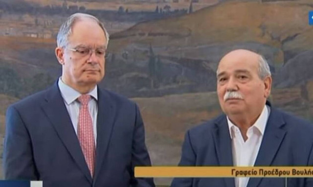 Βουλή - Παρέλαβε ο Τασούλας: «Επιδείξατε έργο το οποίο αξίζει να συνεχιστεί» είπε στον Βούτση