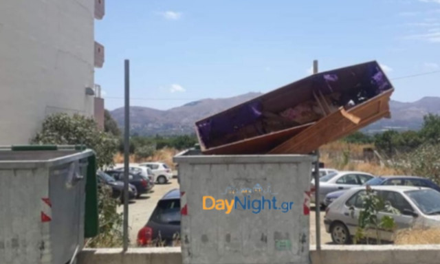 Πέταξαν στα σκουπίδια ένα... φέρετρο και «πεθαίνουμε» να μάθουμε τον λόγο! (pic)