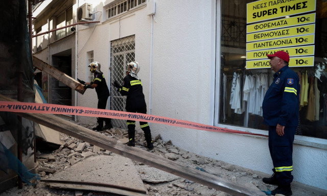 Σεισμός Αθήνα - βίντεο: Η στιγμή που τα ρίχτερ χτυπούν την Αττική - Τα 15 δραματικά δευτερόλεπτα
