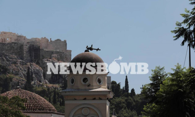 Σεισμός Αθήνα: Λύγισε ο σταυρός στην εκκλησία της Αγίας Ειρήνης