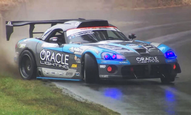 Δείτε το απίστευτο drift μιας Viper με 1.350 άλογα