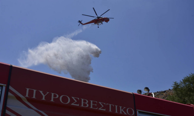 Φωτιά ΤΩΡΑ - Ιωάννινα: Διπλό μέτωπο σε Καστρίτσα και Κοσμηρά