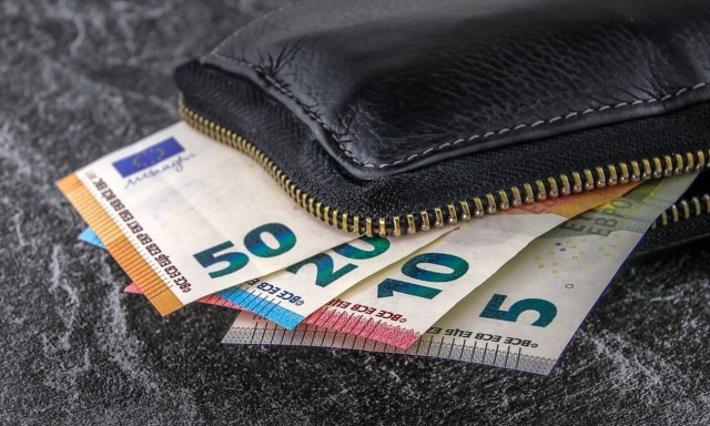 Έρχεται μπαράζ πληρωμών: Ποιοι και πόσα χρήματα θα πάρουν τις επόμενες μέρες