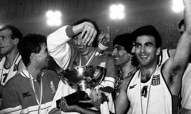 Σαν σήμερα το 1957 γεννιέται ο Νίκος Γκάλης (Pics+Vids)