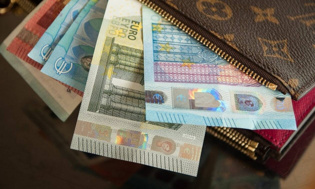 Έρχεται «βροχή» πληρωμών τις επόμενες ημέρες: Ποιοι και πότε θα δουν χρήματα στους λογαριασμούς τους