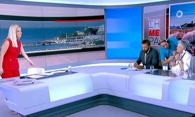 Επικό βίντεο: Ο floor manager του ΣΚΑΪ έγινε viral - Δείτε πώς έφυγε από το στούντιο (vid)