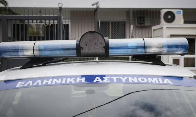 Απίστευτο περιστατικό στη Χαλκιδική: Επιχειρηματίας πέταξε τους ελεγκτές από τη σκάλα