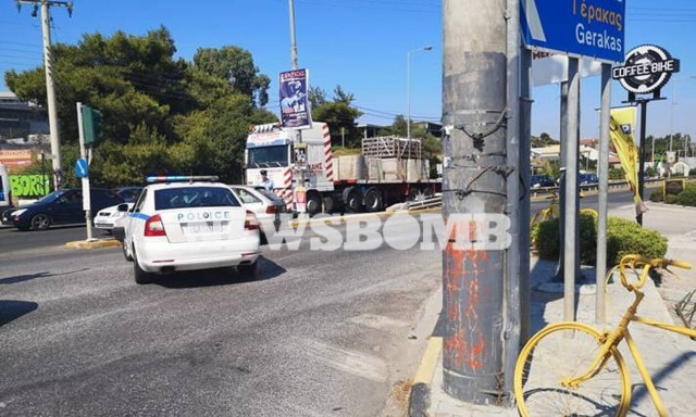 Φωτιά ΤΩΡΑ: Κλειστή η Λεωφόρος Μαραθώνος