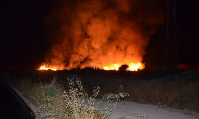 Φωτιά ΤΩΡΑ στο Πέραμα