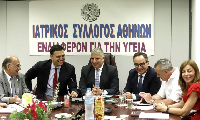 Στενή συνεργασία ΙΣΑ - υπουργείου Υγείας υπόσχονται Κικίλιας και Πατούλης