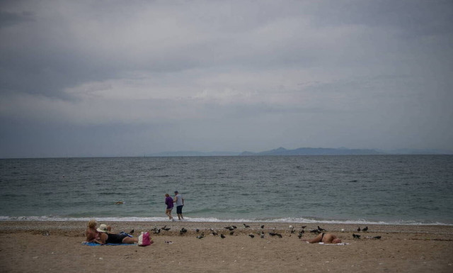 Καιρός ΤΩΡΑ: Με βροχές αλλά και υψηλές θερμοκρασίες η Πέμπτη (pics)