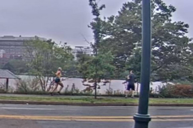 Έκανε τζόγκινγκ όταν ξαφνικά εμφανίστηκε επιδειξίας – Δεν φαντάζεστε τι του έκανε (pics)