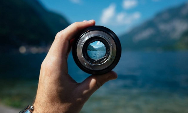 Η φωτογραφική μηχανή που πρέπει να έχεις μαζί σου στις καλοκαιρινές διακοπές – Οδηγός επιλογής