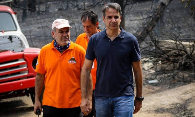 Removal of burnt trees and branches in Rafina started on Friday	