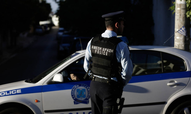 Σοκ στη Θεσσαλονίκη: Γυναίκα έπεσε από ταράτσα