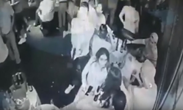 Μακελειό σε νυχτερινό μαγαζί: Σκότωσε εν ψυχρώ 5 άτομα - Προσοχή! Σκληρές εικόνες