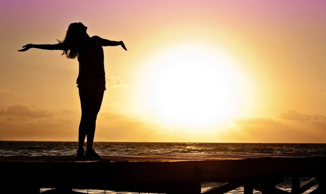 Φρίκη: Έκατσε στον ήλιο για 1 ώρα - Δείτε πώς έγινε (ΣΚΛΗΡΕΣ ΕΙΚΟΝΕΣ)