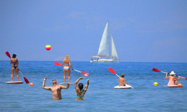 Καιρός: Στο «κόκκινο» ο υδράργυρος τις επόμενες μέρες – Σε ποιες περιοχές θα «χτυπήσουν» 40άρια