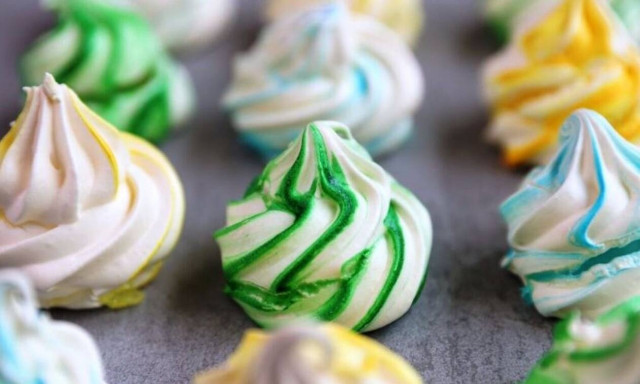 Λαχταριστή συνταγή: Μαρεγκάκια (Μπεζέδες)