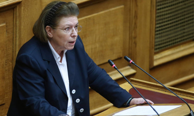 Μενδώνη: Μονόδρομος η αντικατάσταση του αναβατόριου της Ακρόπολης