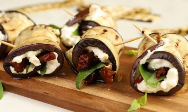 Λαχταριστά γεμιστά ρολάκια μελιτζάνας