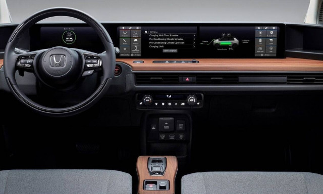 Πόσες οθόνες έχει το ταμπλό του ηλεκτρικού Honda E;
