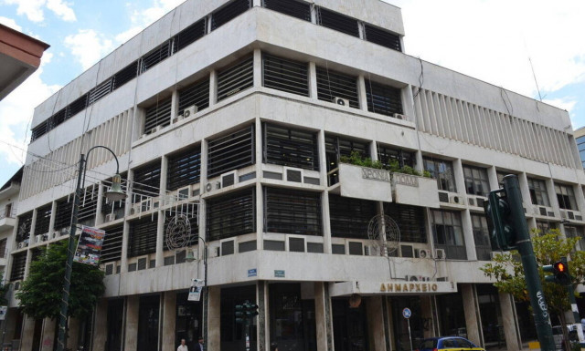 Πανικός στη Λάρισα: Αναστάτωσε το δημαρχείο με τις φωνές του - Κάλεσαν αστυνομία και ΕΚΑΒ