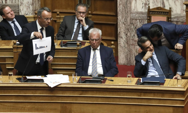 Βουλή: Υπερψηφίστηκε το φορολογικό νομοσχέδιο - Τι αλλάζει σε ΕΝΦΙΑ και 120 δόσεις