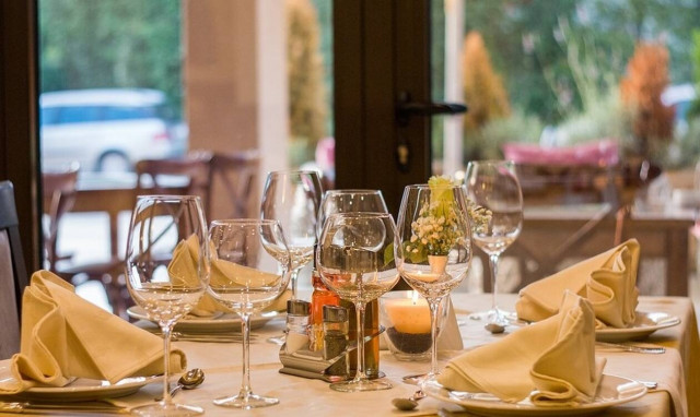 Tέλος το «κουβέρ» από τα εστιατόρια - Όσα πρέπει να ξέρετε