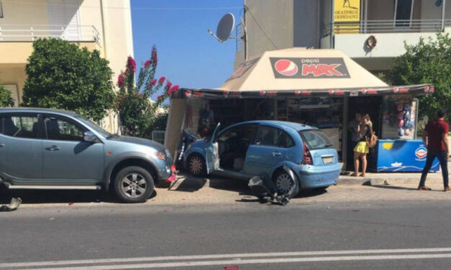 «Τρελό» αυτοκίνητο μπούκαρε σε περίπτερο! Δείτε φωτογραφίες!