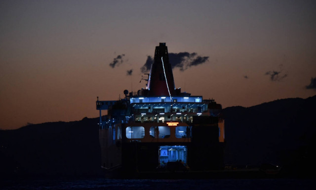 Άνδρος: Ταλαιπωρία για τους επιβάτες του Aqua Blue