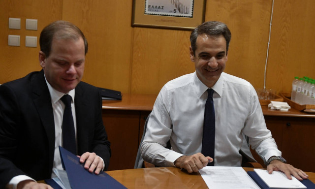 Στο υπουργείο Υποδομών και Μεταφορών ο Κυριάκος Μητσοτάκης