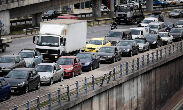 Κίνηση στους δρόμους: Χάος στην Εθνική - Ποιούς δρόμους πρέπει να αποφύγετε