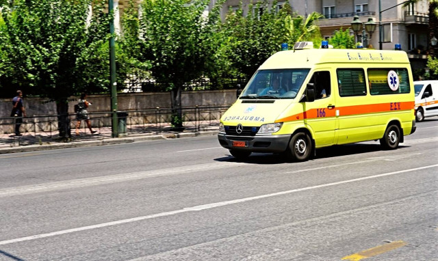 Firemen rescue minor who fell in shaft in Athens apt. building