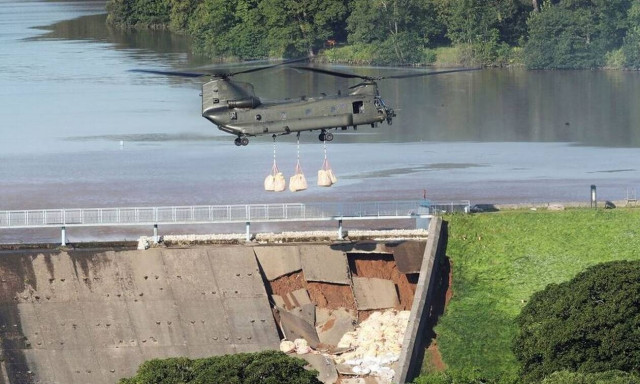 Βρετανία: Συναγερμός για φράγμα έτοιμο να καταρρεύσει – Εκκένωσαν πόλη 6.500 κατοίκων (pics)
