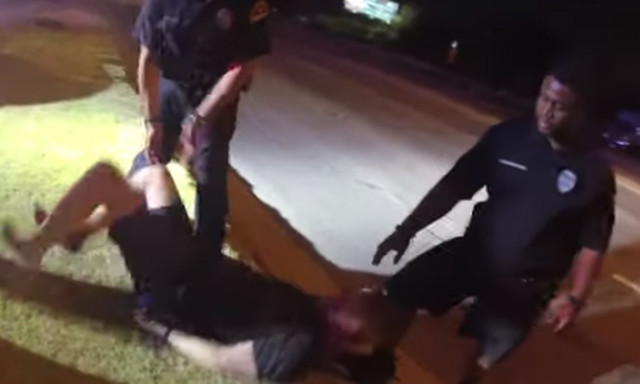 Κάλεσε για βοήθεια την αστυνομία και τον σκότωσαν (vid)