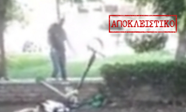 Αποκλειστικό: Ταξιτζής πετάει με βία τα πατίνια της Lime! (vid)