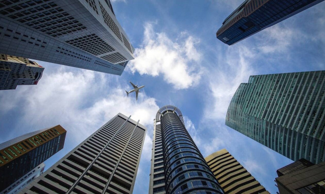 Βίντεο - σοκ! Αεροπλάνο προσγειώνεται σε λεωφόρο