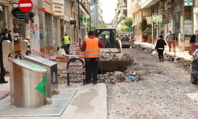 Λάρισα: Θησαυρός! Δείτε τι βρήκαν κατά τη διάρκεια εργασιών στο δρόμο (pics)