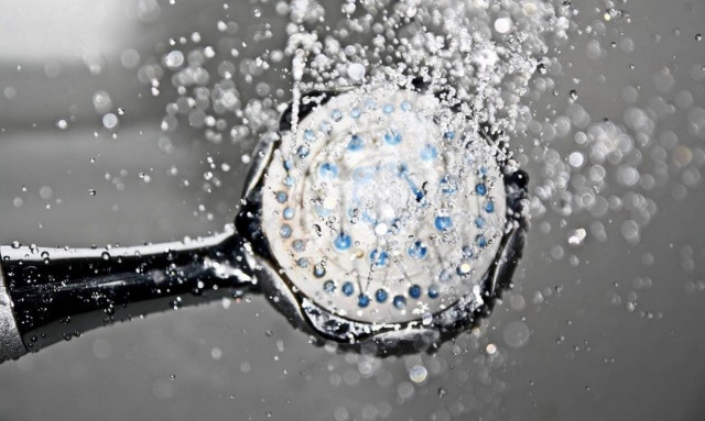 Έβαλε μαλακτικό στα μαλλιά της – Έπαθε ΣΟΚ όταν είδε πώς έγινε (pics)