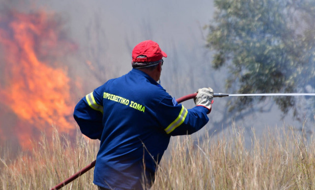 Τρεις φωτιές σήμερα στον Ασπρόπυργο - Υψηλός ο κίνδυνος πυρκαγιάς και την Κυριακή