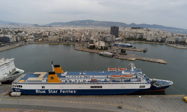 Αλλαγές στα δρομολόγια των Κυκλάδων λόγω βλάβης του Blue Star Naxos