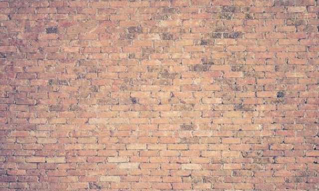 Απίστευτο! Tρύπησαν τον τοίχο τους και έπαθαν σοκ με αυτό που βρήκαν μέσα