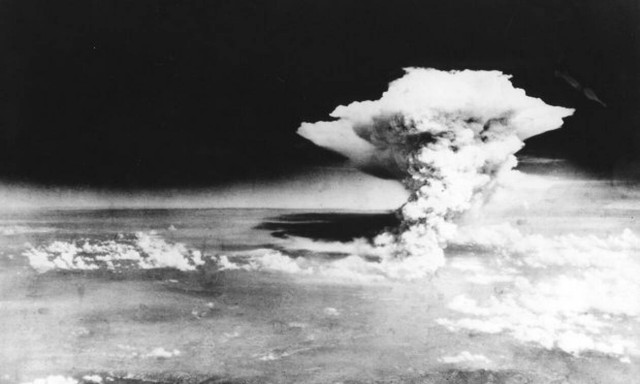 Σαν σήμερα τo 1945 η πρώτη ατομική βόμβα πέφτει στην Χιροσίμα