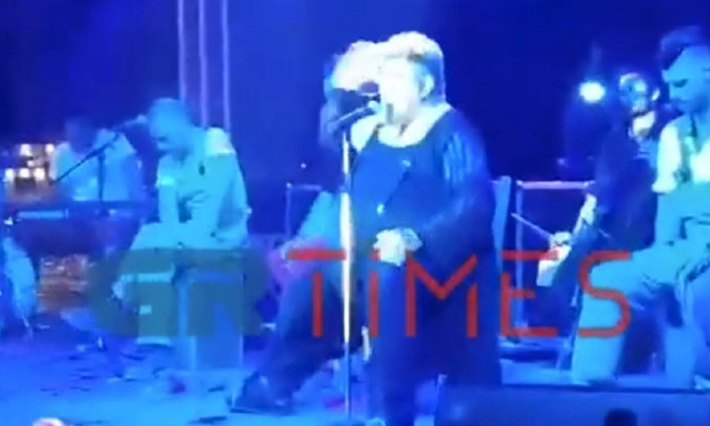 Άγριο ξέσπασμα του Σταμάτη Κραουνάκη επί σκηνής