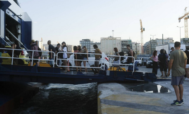 Απίστευτη ταλαιπωρία: Το High Speed 4 θα αναχωρήσει με καθυστέρηση 4 ωρών για Κυκλάδες