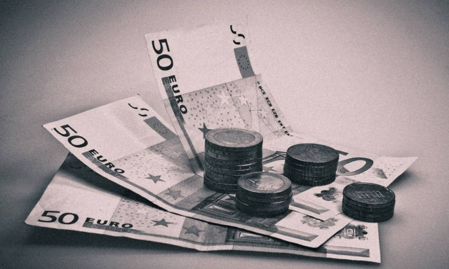 Θρίλερ: Στέλνει φακέλους με χιλιάδες ευρώ – Κανείς δεν ξέρει ποιος είναι!