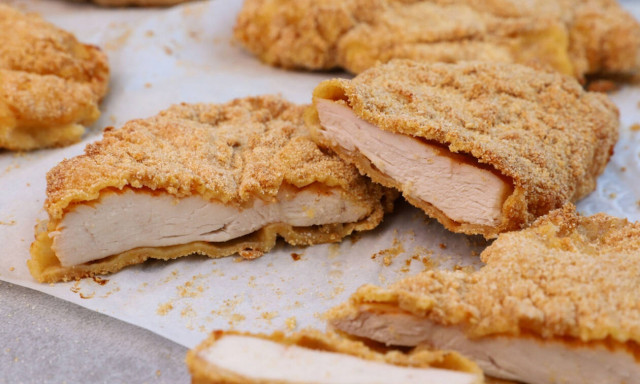 Η συνταγή της ημέρας: Σνίτσελ κοτόπουλο στο φούρνο