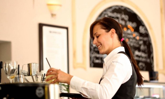 ΓΣΕΕ: Πως θα πληρωθούν οι εργαζόμενοι τον Δεκαπενταύγουστο